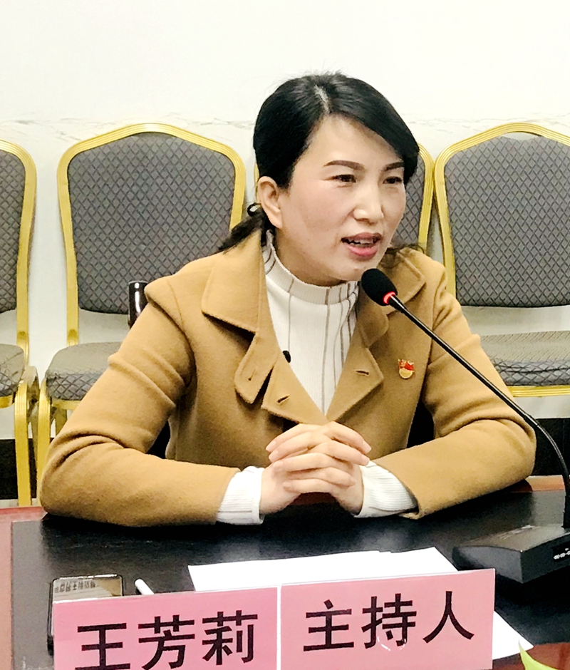 主持人.jpg 主持人.jpg